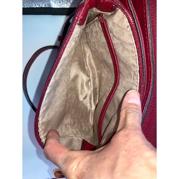 MICHAEL KORS, SMALL RED PEBBLED LEATHER CROSSBODY BAG - Picture 10 of 16